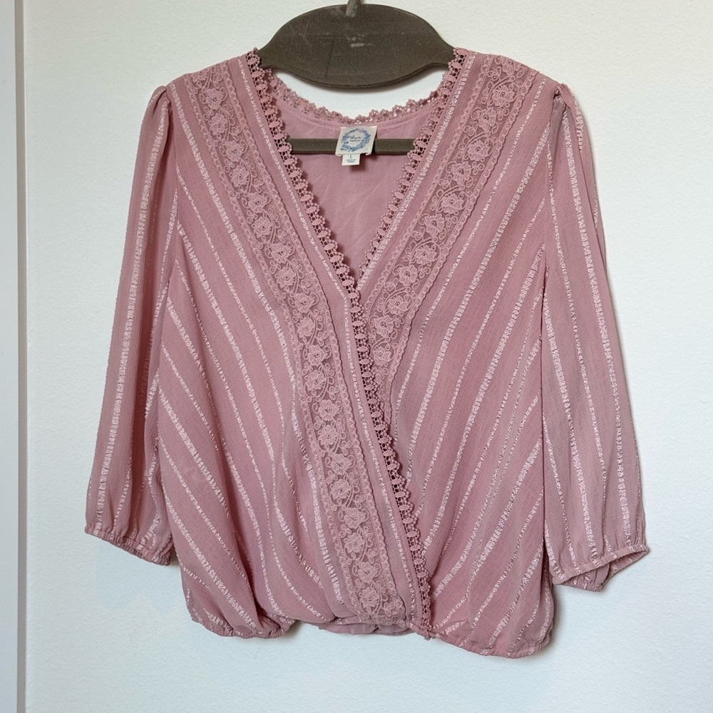 Elegant Mauve Lace Trim Blouse